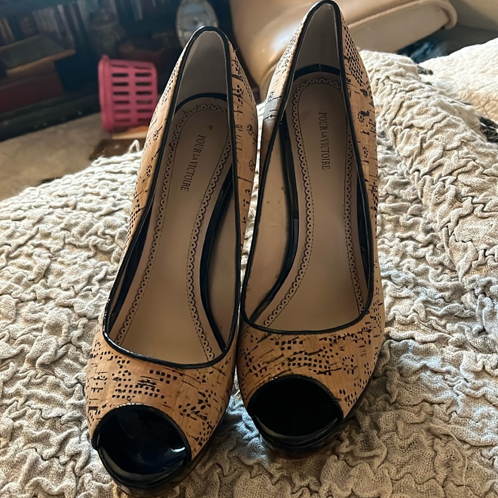 Pour La Victoire high heels.